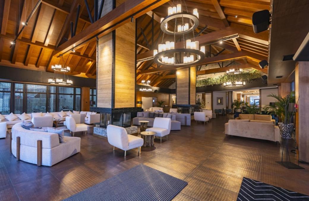 Ambassadori Goderdzi Hotel מראה חיצוני תמונה